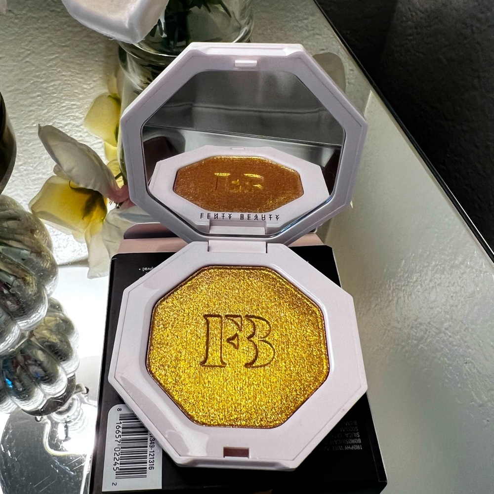 Fenty beauty Highlighter gold trophy wife